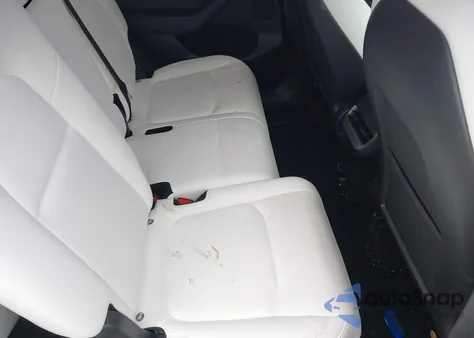 2023 Tesla Model Y Awd/Long Range Dual Motor All-Wheel Drive z USA, uszkodzony, nr VIN 7SAYGAEE6PF777290